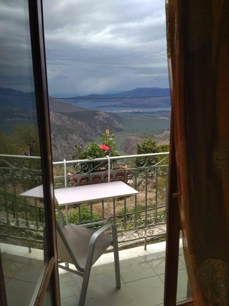 Sun View Guesthouse Delphi Екстер'єр фото